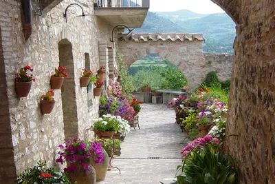 Spello: Uncover Umbria's Flowers, Mosaics & Roman Ruins