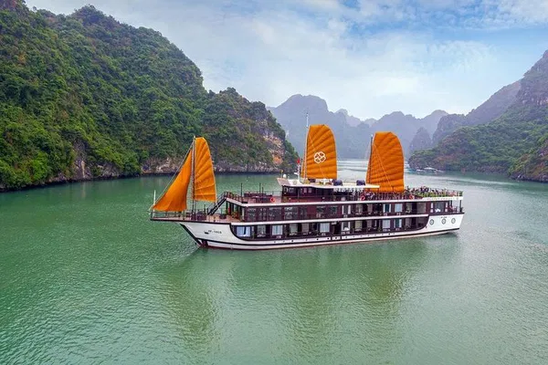 Halong Bay 5-Star Cruise: 2-Day Luxury Escape