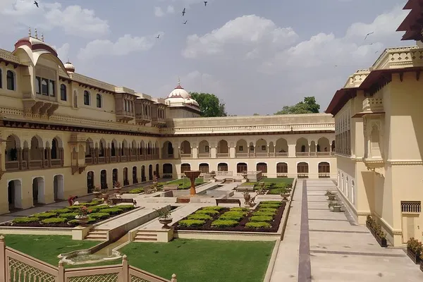 Jaipur's Regal Wonders: A Personalized Day Tour with Expert Guide