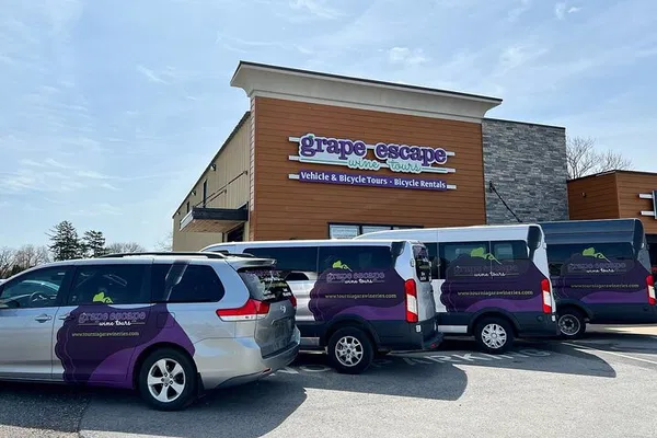 Uncork Niagara-on-the-Lake: A Small-Group Wine Tasting Adventure