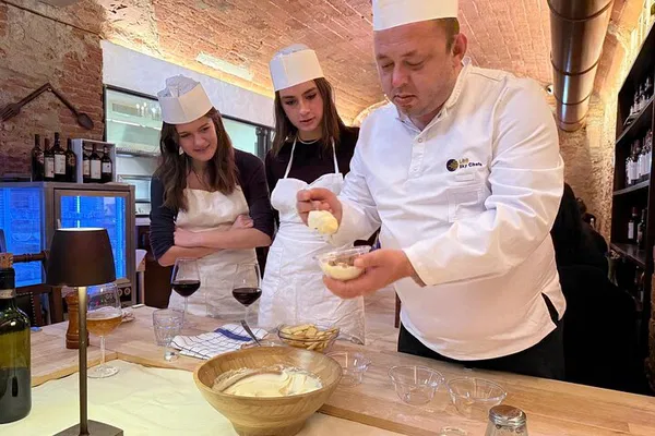 Florence Pasta Class: Wine, Tiramisu & Cultural Feast