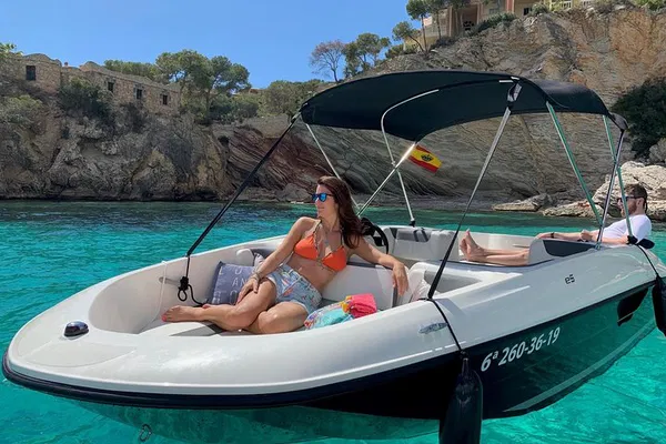 Santa Ponsa Boat Rental: Explore Mallorca License-Free!