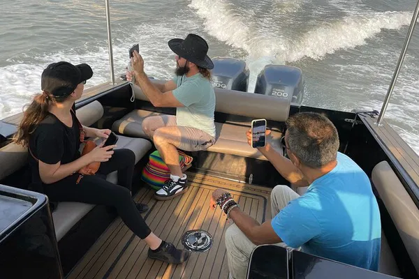 Speedboat to Elephanta Caves: Expert-Led Tour