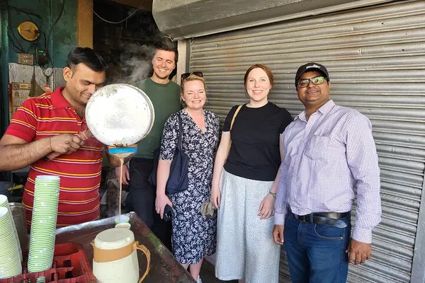 Unveiling Old Delhi's Spice Market & Heritage: A Sensory Rickshaw Adventure