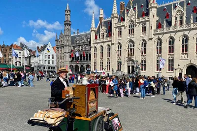 Bruges Day Trip from Paris: Private Tour with Beer, Chocolate & Boat