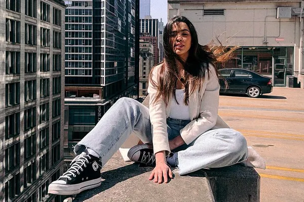 Chicago Insta-Walk: Capture Stunning Photos with a Pro!