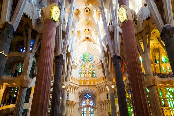 Sagrada Familia VIP Tour: Skip the Line, Small Group