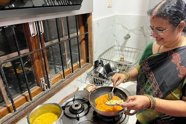 Authentic South Indian Cooking: Chennai Culinary Class with Meena
