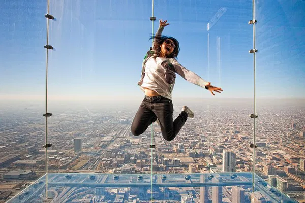 Skydeck Chicago: See City Views & New Chicago Experience!