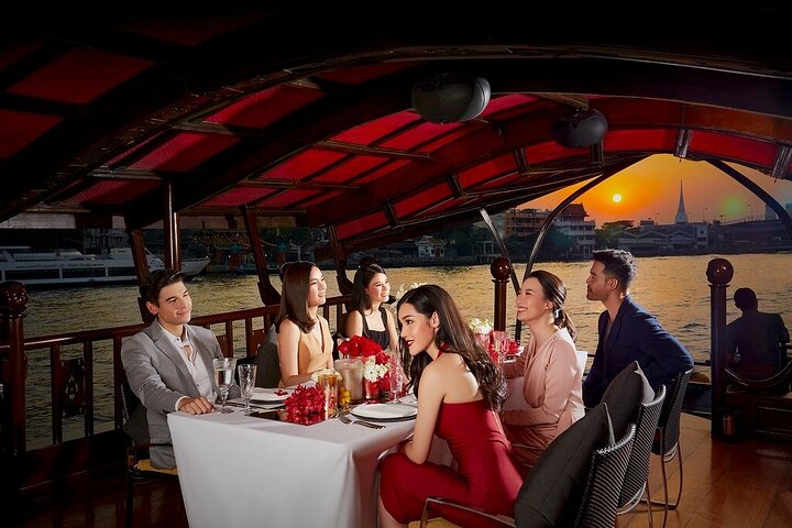 Manohra Cruise: A Luxurious River Dining Experience in Bangkok