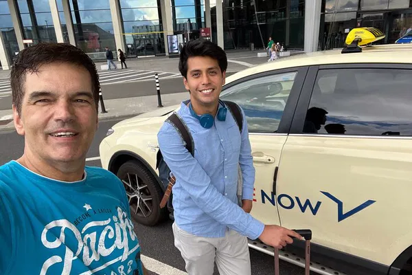 Berlin Airport Transfer Tour: See City with Local Guide