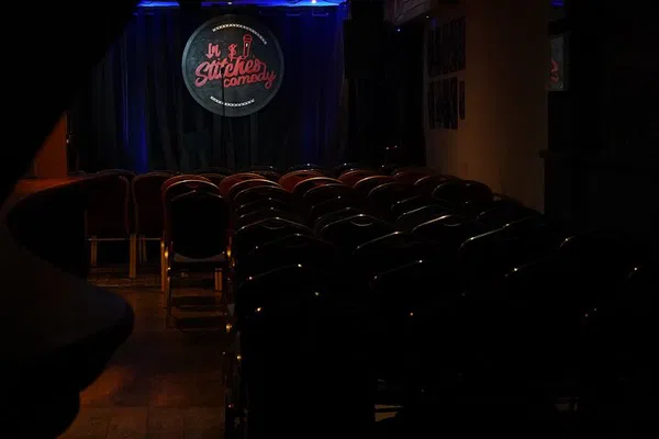 Dublin's Best Comedy Club: Hilarious Night Out!
