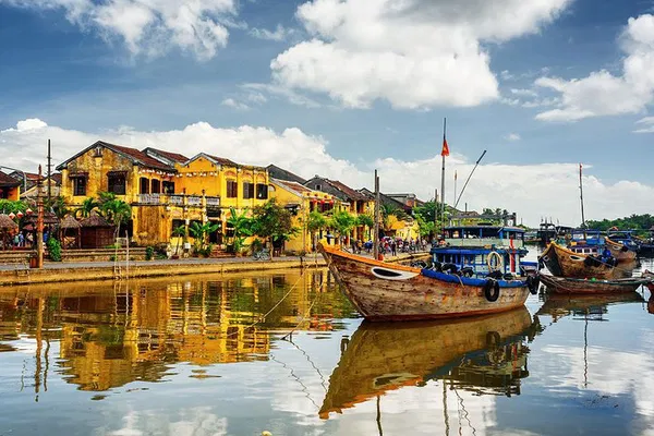 Hoi An Ancient Town: Walking Tour with Hotel Transfers