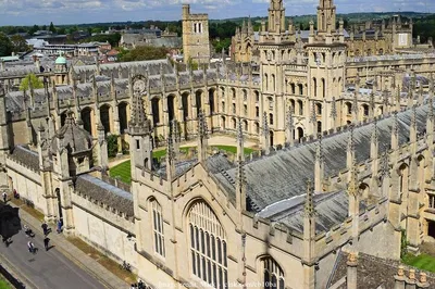 Discover Oxford's Magic: A Personalized Walking Adventure