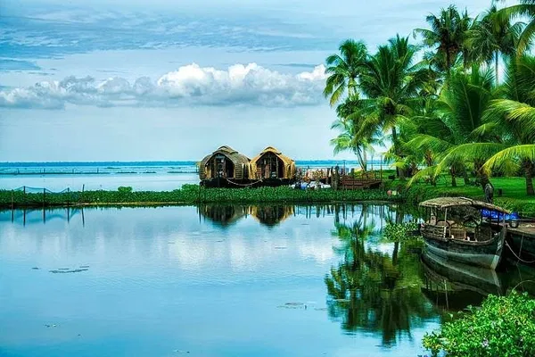 Southern India's Cultural Tapestry: Temples, Backwaters & Beyond