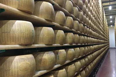 Italian Icons: Lamborghinis, Ferraris & Culinary Delights