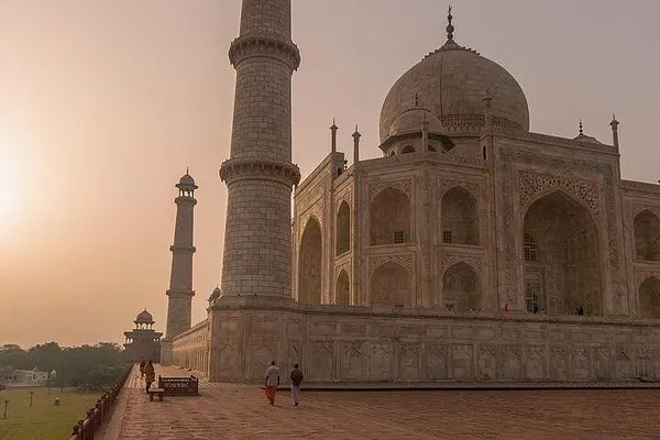 Discover Agra's Wonders: A Whirlwind Day Tour from Delhi