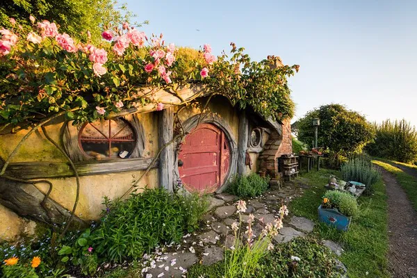 Hobbiton Tour: Small Group Adventure from Auckland