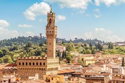 Tuscan Dream: Private Transfer from Rome with City Stop