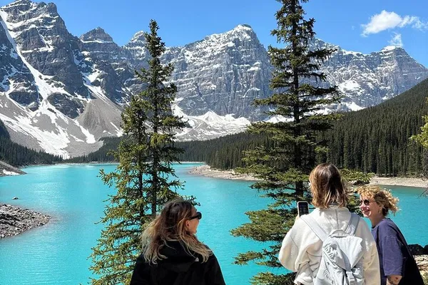 Banff Tour: Lake Louise & Moraine Lake from Calgary