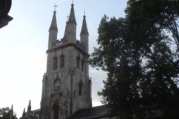 London Ghost Walk: Uncover Haunted History & Dark Tales