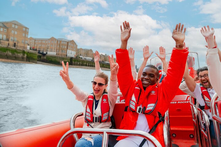 Thames Speedboat: London's Thrilling River Ride!