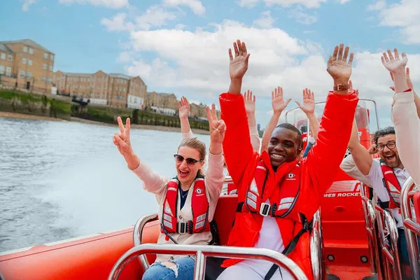 Thames Speedboat: London's Thrilling River Ride!