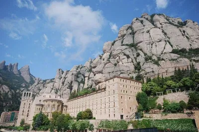Barcelona & Montserrat: A Day of Gaudi & Mountain Majesty