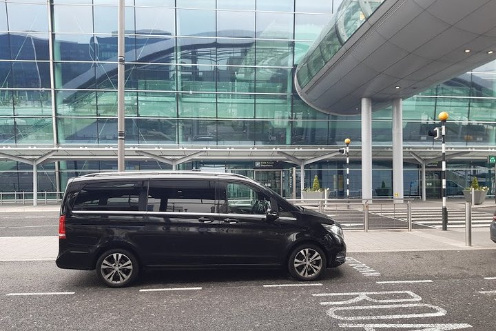 Luxury Transfer: Dublin Airport to Killarney Chauffeur Service