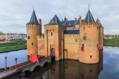 Fairytale Escapes: Private Castle Tour from Amsterdam