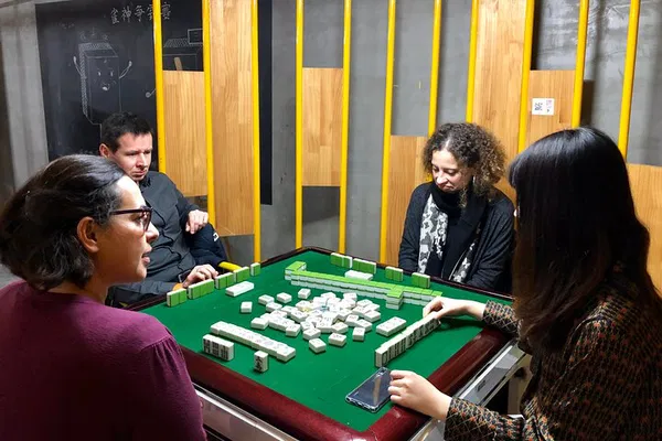 Hangzhou Mahjong Night: Master the Tiles & Connect!