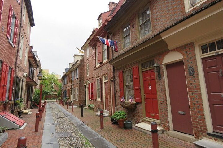 Step Back in Time: Uncover Philadelphia's Colonial Secrets on Foot!