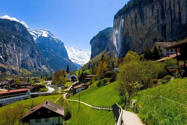 Swiss Alps Tour: Grindelwald, Interlaken & Lauterbrunnen