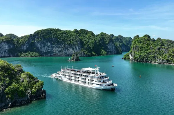 Paradise Grand Cruise: Lan Ha Bay Luxury Escape
