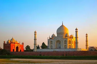 Unveiling Agra: A Private Taj Mahal & Fatehpur Sikri Day Trip from Delhi