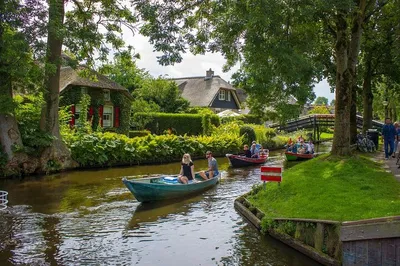 Amsterdam to Giethoorn: Private Boat Tour of Dutch Charm