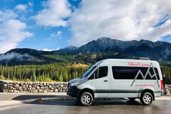 Stress-Free Calgary Airport (YYC) to Lake Louise Round Trip Private Shuttle