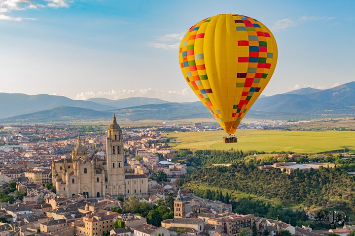 Segovia Balloon Ride: Sunrise Views & Madrid Transport