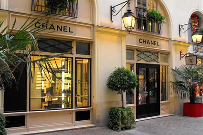 Step into Parisian Elegance: A Coco Chanel Audio Adventure