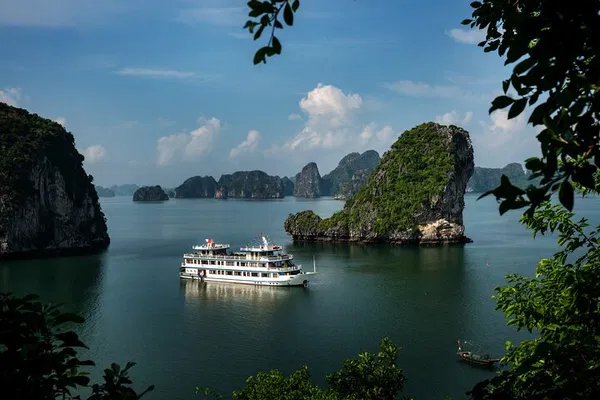 Uncrowded Bai Tu Long Bay: 2-Day Deluxe Cruise from Hanoi