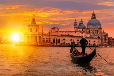 Venice Gondola Serenade: Aperitivo & Canal Grande Romance