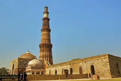 Delhi's Cultural Tapestry: Unveiling Old & New Wonders in 8 Hours