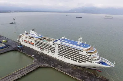 Imperial Hue: A Private Day Tour from Chan May Port