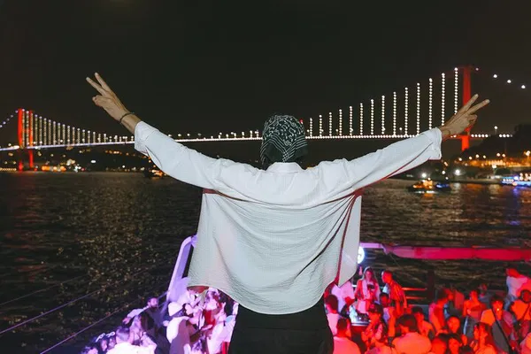 Istanbul Bosphorus Boat Party: Dance into the Night!