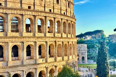 Colosseum Tour with Food & Wine: Rome Exclusive!