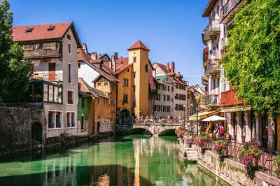 Annecy & Lake Cruise: A Taste of the Alps from Lyon