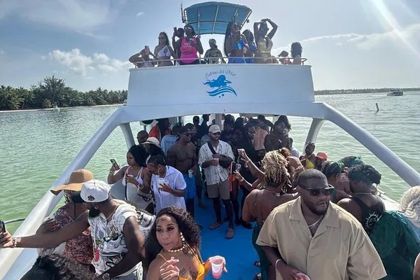 Punta Cana Hip Hop Boat Party: Drinks & Snorkeling!