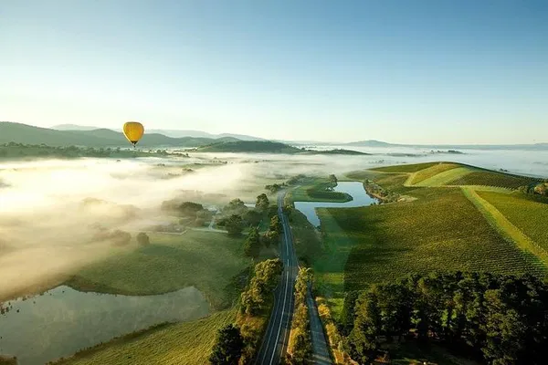 Yarra Valley Sunrise Balloon Flight & Breakfast