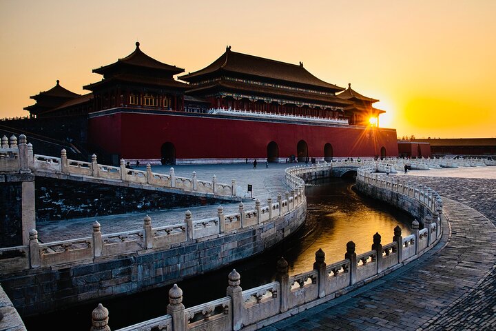 https://images.dyvarcity.com/experience-images/dyvarcity_962ee8f67344cc7ac372dcf53_fc.jpg