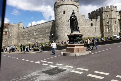 Royal Escapes: Windsor & Hampton Court Palace Private Day Tour
